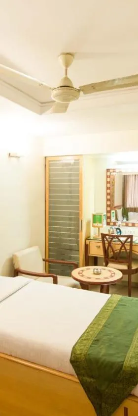 Treebo Paradise，位于艾哈迈达巴德的酒店