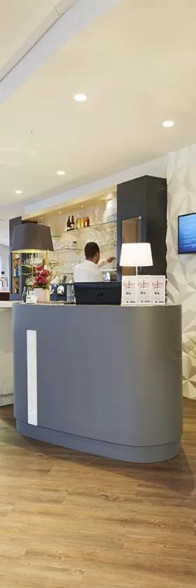 基里雅德巴黎奎斯特伯宗拉德芳斯酒店，位于贝宗的酒店