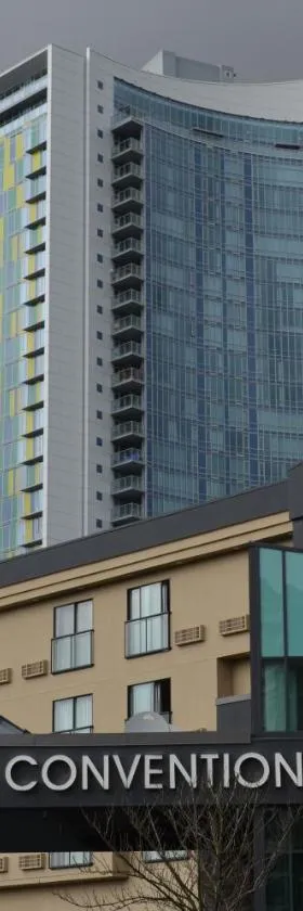 行政套房酒店及会议中心，温哥华都市区，位于伯纳比的酒店