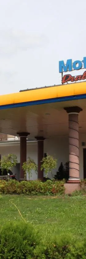 Motel DRABEK，位于塔尔诺夫斯凯古雷的酒店