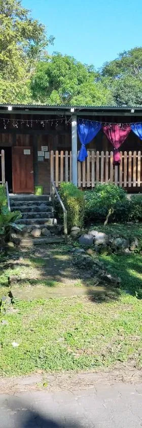 B&B, family run homestay, Hospedaje La Penita，位于Altagracia的酒店