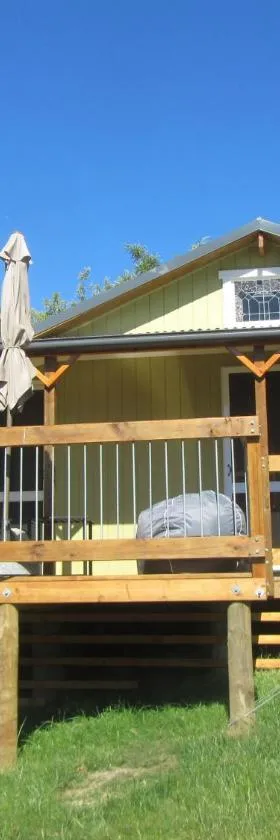 Snowberry Cottage at Lochsloy Farm Little River，位于Little River的酒店