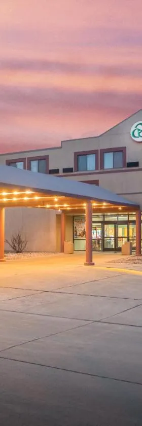 Crossroads Hotel and Huron Event Center，位于Huron的酒店