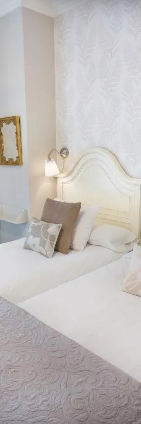 Cuatro Caminos Rooms，位于托雷拉韦加的酒店