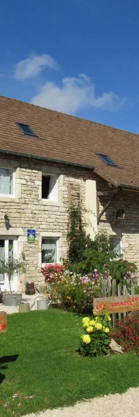Chambres d'hôtes Les Arondelles，位于Virey-le-Grand的酒店