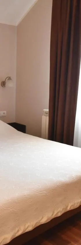B&B Park，位于Sremčica的酒店