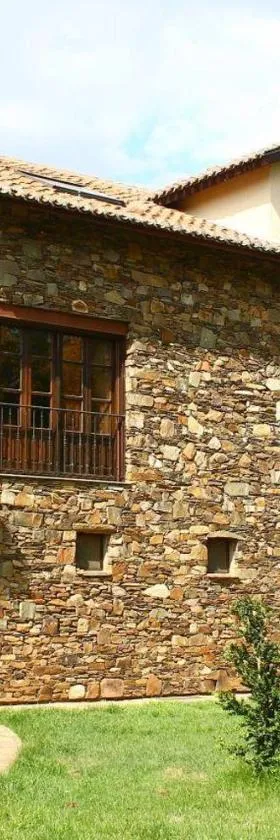 Valle Del Eria Hotel，位于Castrocontrigo的酒店