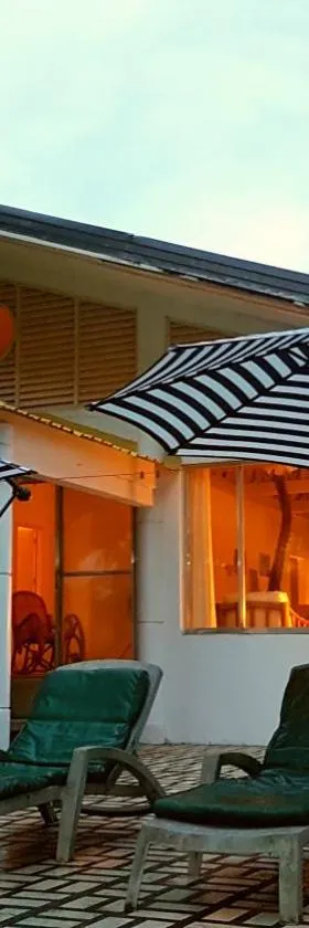 White House, Batangas，位于利安的酒店