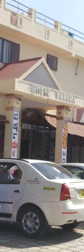 Hotel Varsha Hampi，位于亨比的酒店