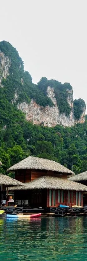 潘瓦利绿茵度假村，位于Ratchaprapha的酒店