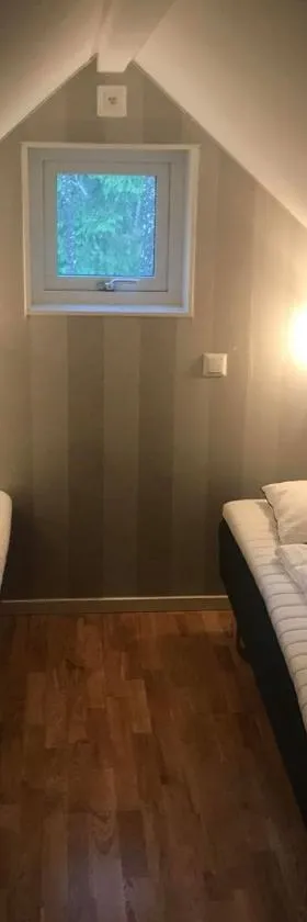 维尔施塔露营山林小屋，位于埃斯基尔斯蒂纳的酒店