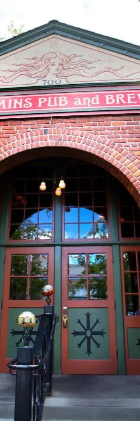 McMenamins Old St. Francis School，位于本德的酒店