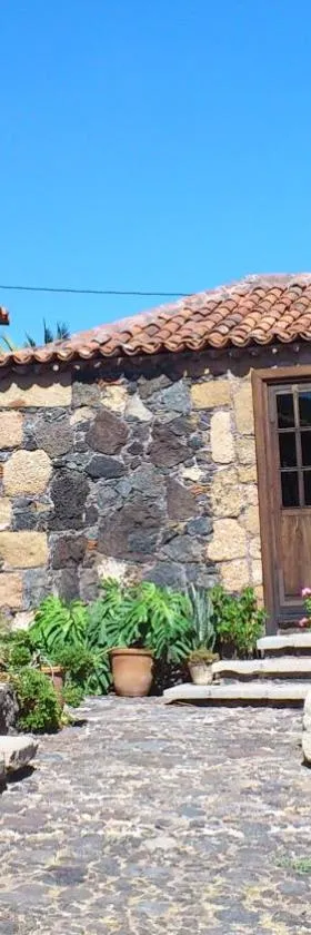 维拉德拉霍亚乡村旅馆，位于圣米格尔德阿沃纳的酒店