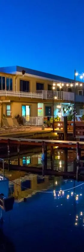 湾景广场海滨度假酒店，位于圣徒皮特海滩的酒店