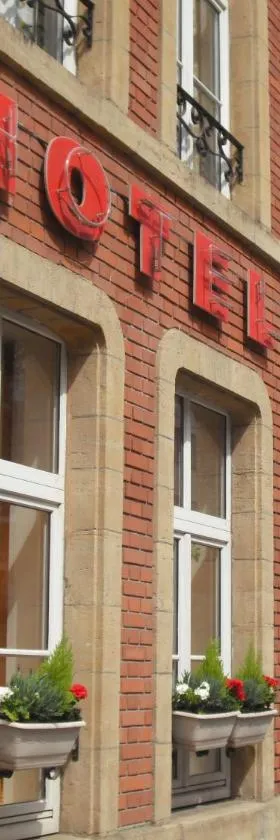 Hotel César Centre-ville Gare Charleville-Mézières，位于沙勒维尔-梅济耶尔的酒店