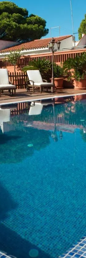 Hotel Coral Playa，位于奇克拉纳－德拉弗龙特拉的酒店