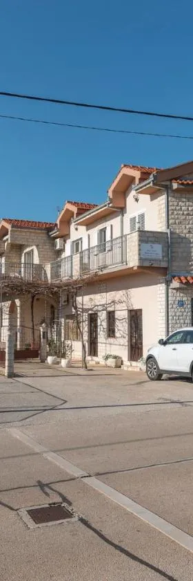 Apartments Ivana-Gustirna，位于Gustirna的酒店