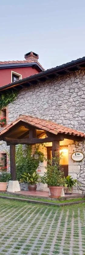 佩德雷纳旅馆，位于佩德勒纳的酒店