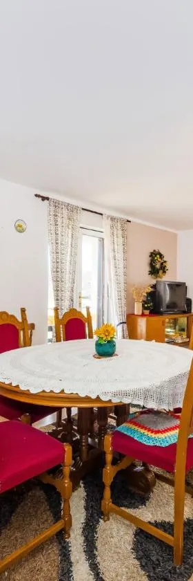Vacation House Loreta，位于Sveti Rok的酒店