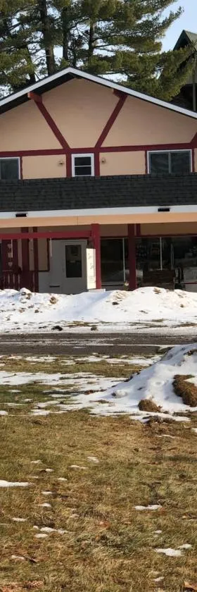 阳光雪花酒店，位于凯迪拉克的酒店