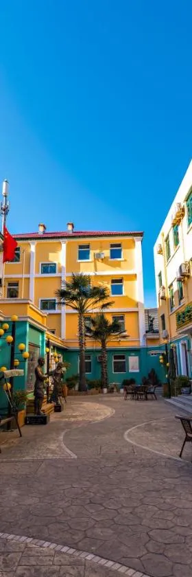Zhong An Hotel Beijing Former Residence of Journalist Edgar Snow -Free laundry service,Free freshly ground coffee,Provide tourism and ticketing service ,English service ,Near Tian'AnMen Forbidden City,Wangfujing walking street，位于北京的酒店