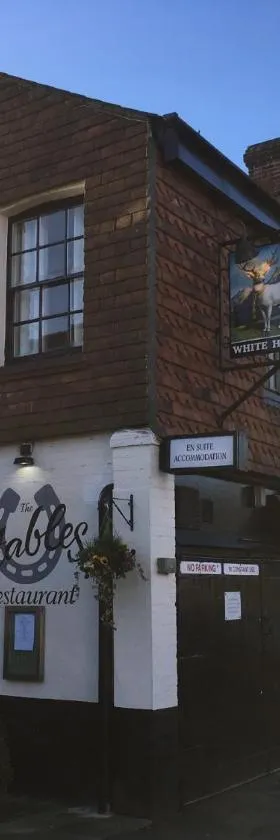 The White Hart pub and rooms，位于克兰利的酒店