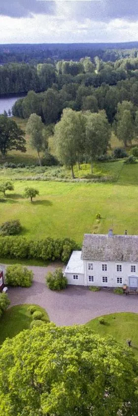 B&B Kvarntorps Herrgård，位于Forshaga的酒店