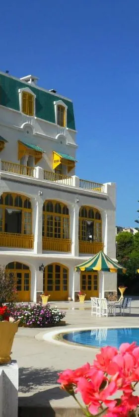 Hôtel LES MIMOSAS TABARKA，位于塔巴卡的酒店