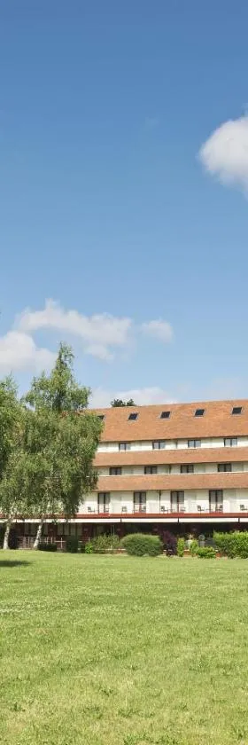 Best Western Plus l'Orée Paris Sud，位于苏尔斯·雷斯·夏尔特的酒店