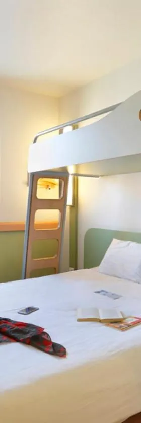 First Inn Hotel，位于阿普特的酒店