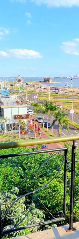 De La Costa Hotel，位于恩卡纳西翁的酒店