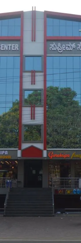 SUPREME LODGe，位于Dharmastala的酒店