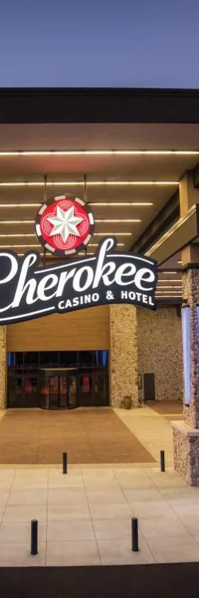 Cherokee Casino Hotel Roland，位于罗兰的酒店