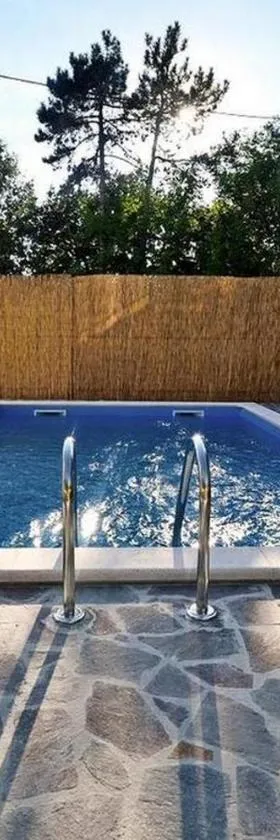 Holiday House Eda with Private Pool，位于布泽特的酒店