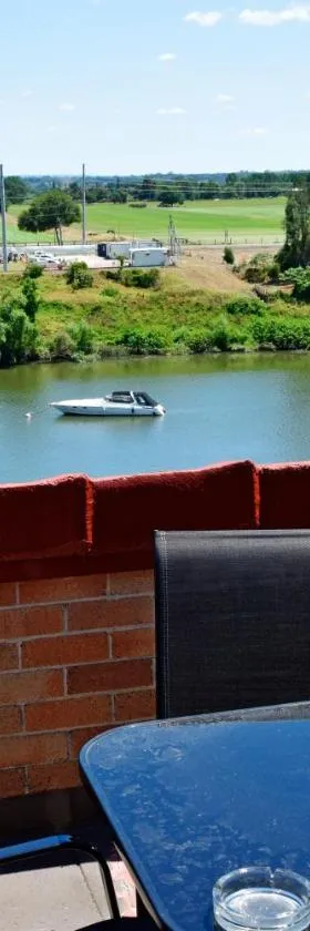 Windsor River View Inn，位于温莎的酒店