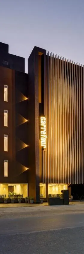 Hotel Carrefour，位于艾哈迈达巴德的酒店