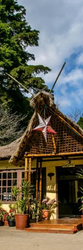 Niraamaya Retreats Aradura Kohima，位于Kohīma的酒店