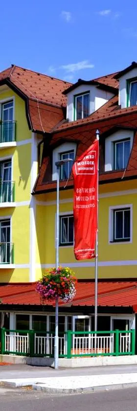 Hotel-Restaurant Kirchenwirt Aigen，位于恩斯河谷艾根的酒店