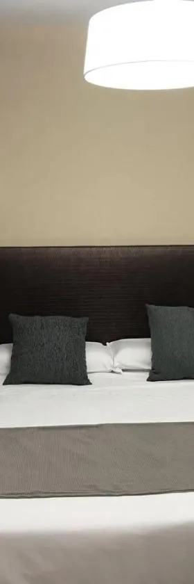 Hotel Restaurante Santa Cruz，位于圣克鲁斯德穆德拉的酒店