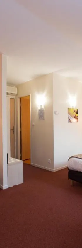 Logis Jum'Hotel，位于圣吉尔密斯的酒店