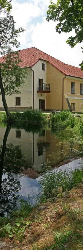 Zámek Jindřichovice，位于Kolinec的酒店
