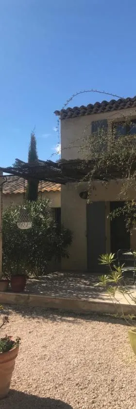 La Petite Garrigue，位于Mérindol的酒店