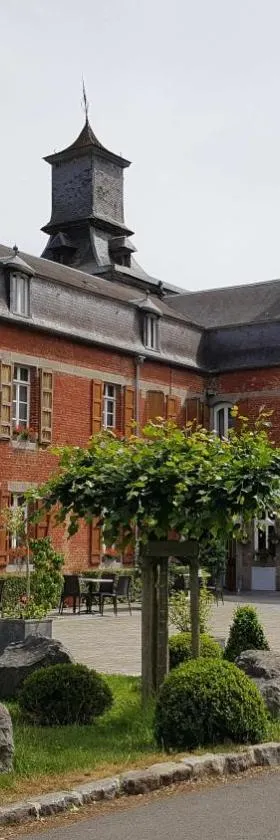 LOGIS - Château de la Motte - Hôtel & Restaurant，位于Liessies的酒店