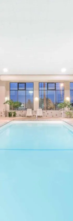 Elevation Inn & Suites, Trademark Collection by Wyndham，位于拉皮德城的酒店