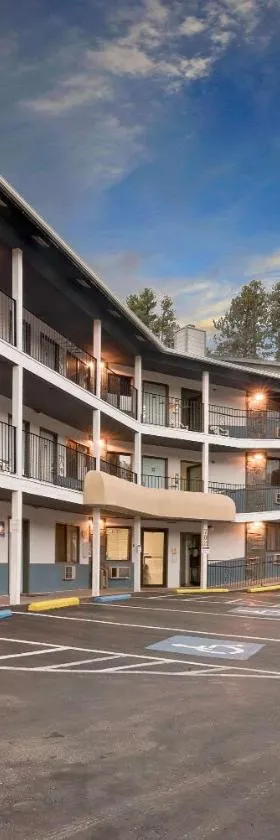 Super 8 by Wyndham Keystone/Mt. Rushmore，位于奇斯顿的酒店