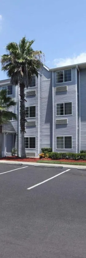 Microtel Inn & Suites by Wyndham Palm Coast I-95，位于棕榈海岸的酒店