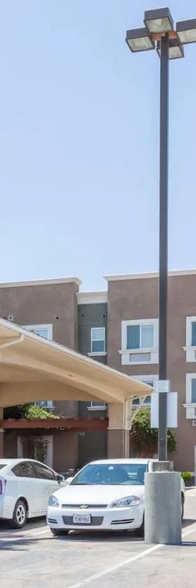 豪顿套房酒店，位于维克多维尔的酒店