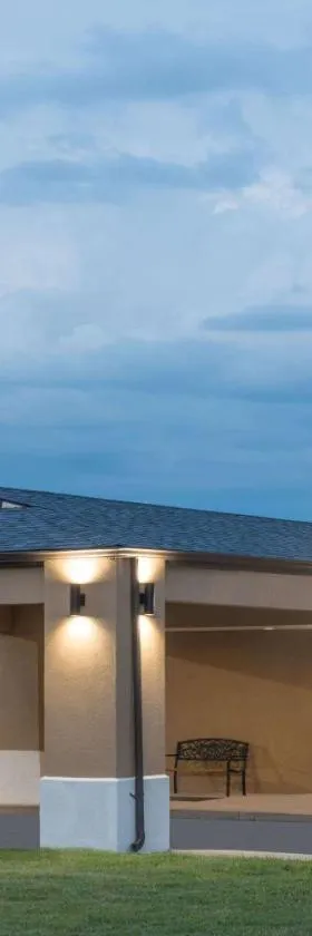 Super 8 by Wyndham Charleston Sikeston East MO，位于查尔斯顿的酒店