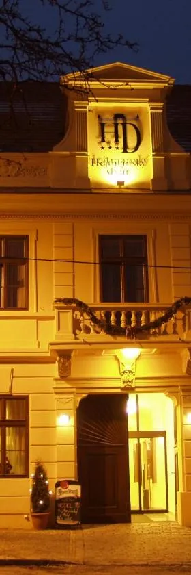 Hejtmanský dvůr，位于斯拉尼的酒店