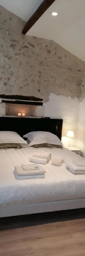 Le gîte des chambres de la grange，位于Cherval的酒店